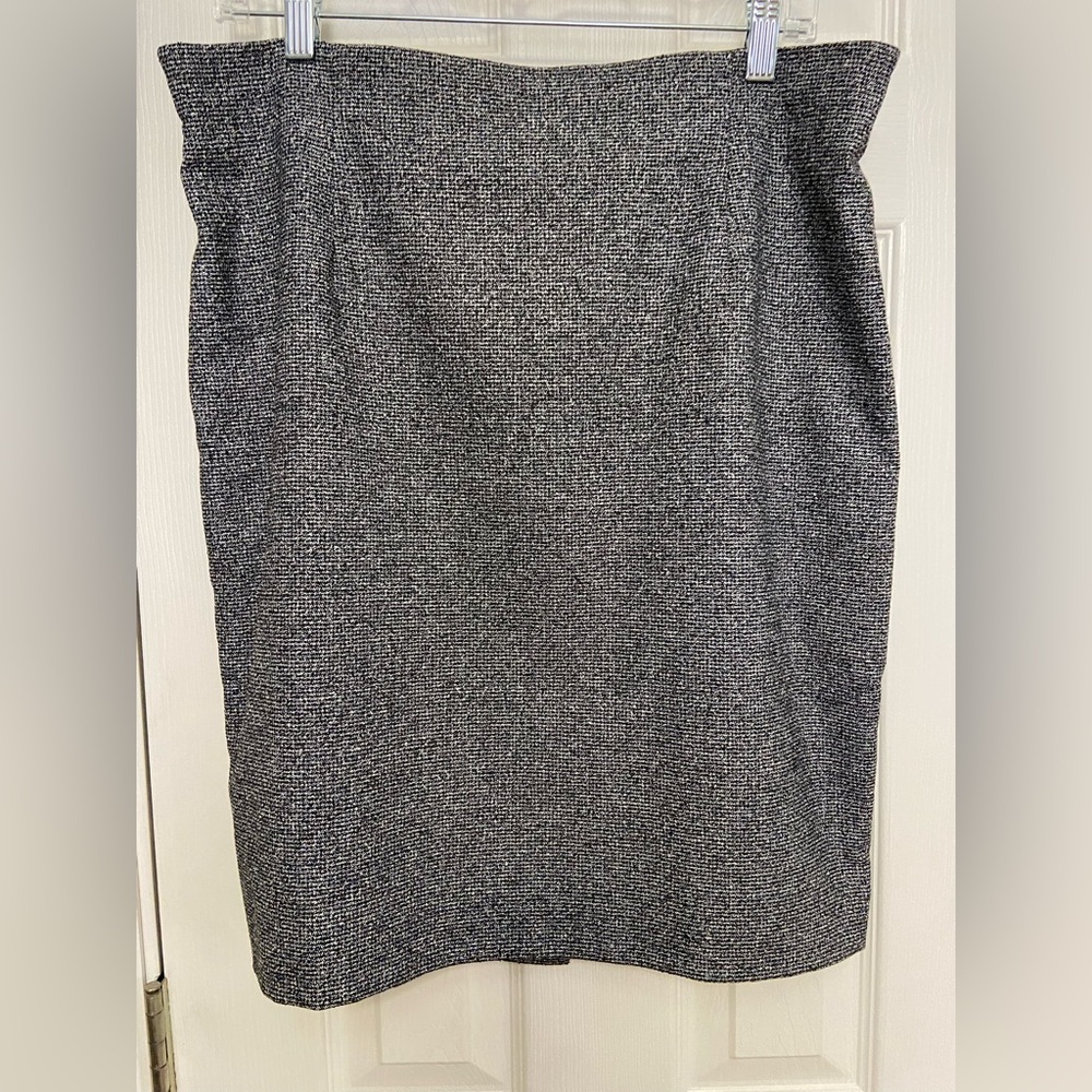 Anne Klein black and white lined tweed skirt
